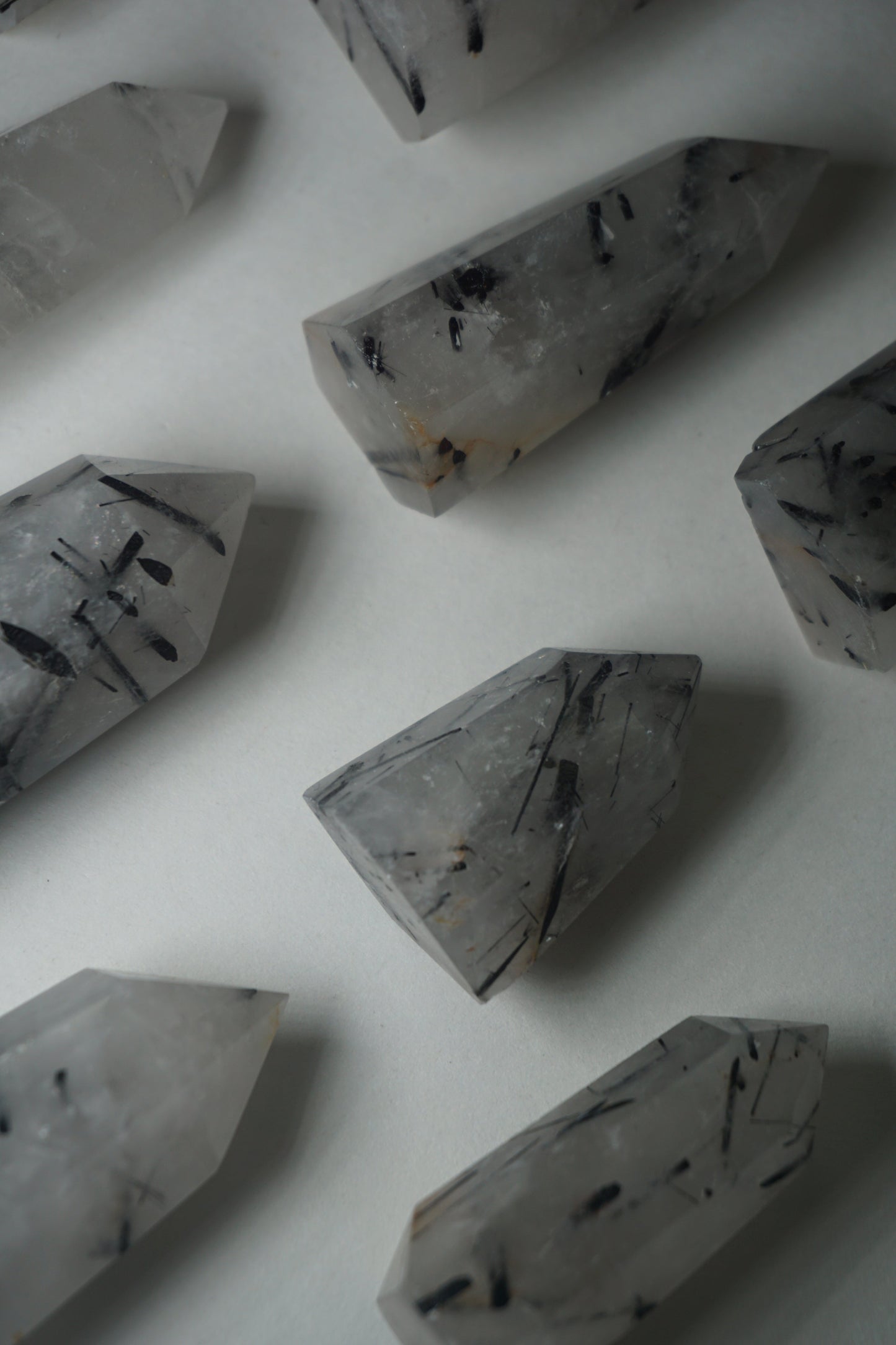 Tourmaline | Tourmaline sur Quartz Rutilé - Pointe Biterminée